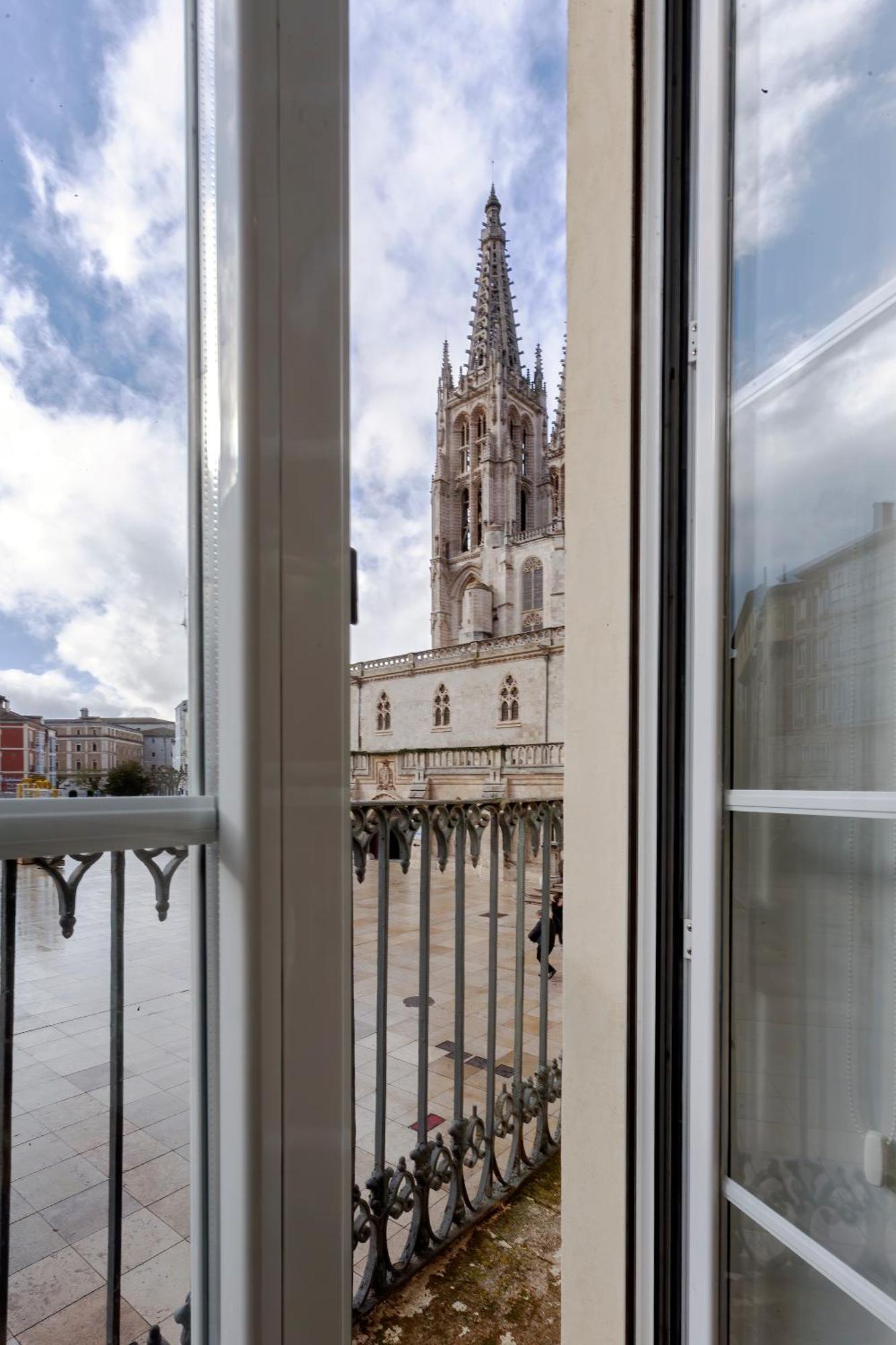 Cinco Balcones A La Catedral By Unique Rooms Burgos Luaran gambar